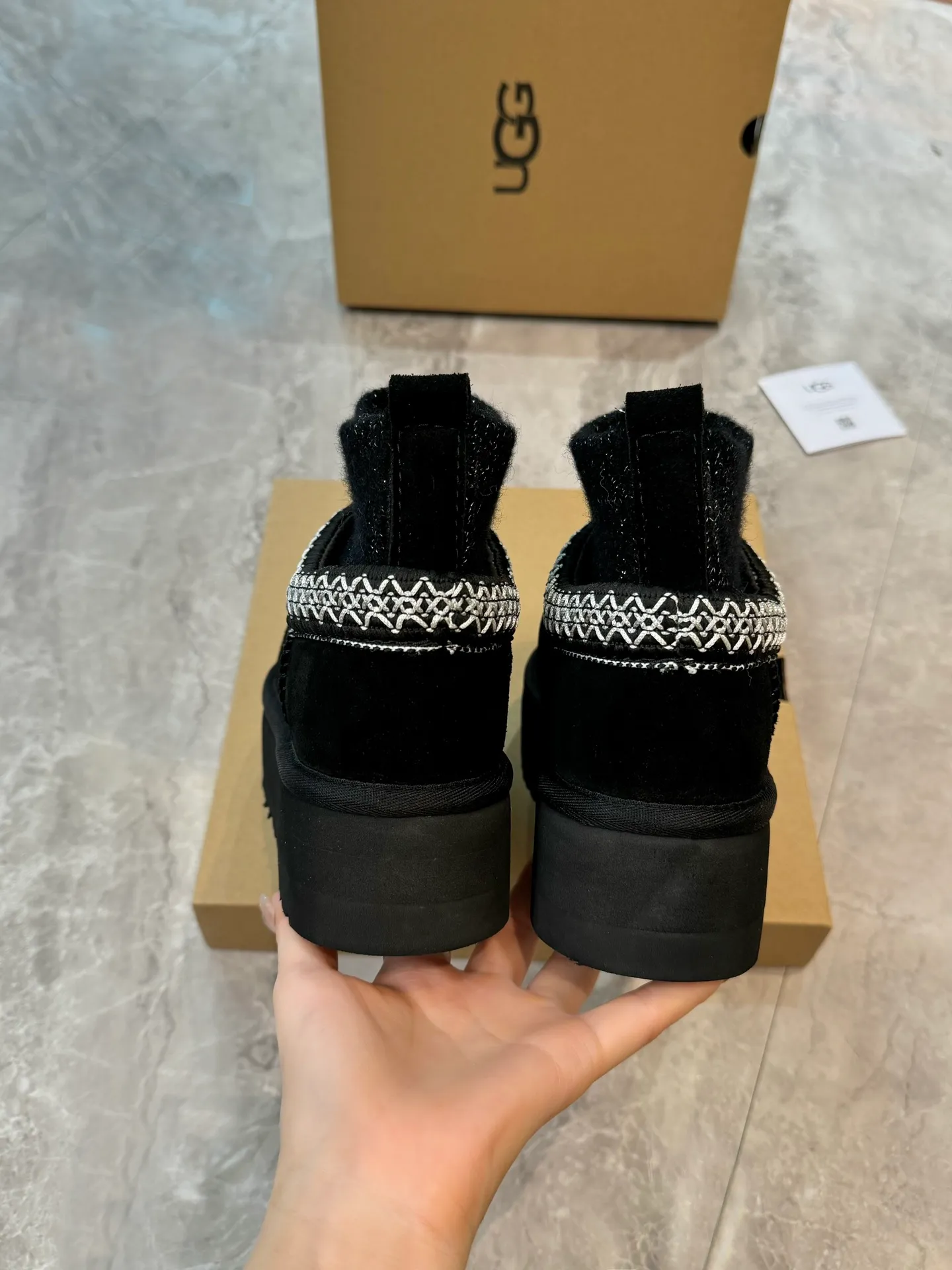 Self-pickup 💰520 New snow boots 1125956 Ethnic style plus sock cover, the sock cover is inserted into the wool. The surface is made of imported silk cow suede, and the inner part is made of Longfeng fur. Foam outsole has light anti-slip characteristics. Four colors, 35-40